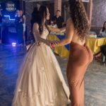 ¿Se robó el protagonismo en la fiesta de 15 años de su hermana? Lo que realmente muestra la imagen viral